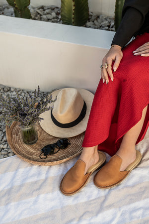 Vamp Closed Sandal Tan