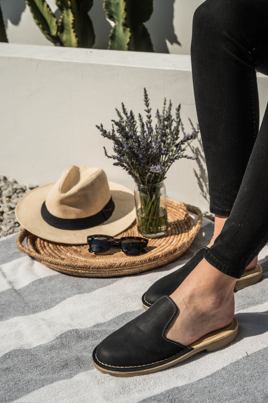 Vamp Closed Sandal Black