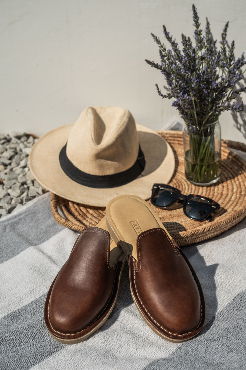 Vamp Closed Sandal Brown